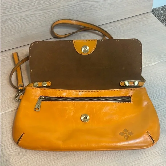 Patricia Nash Baku Tan Leather Clutch with Ruched Detailing - Picture 2 of 4